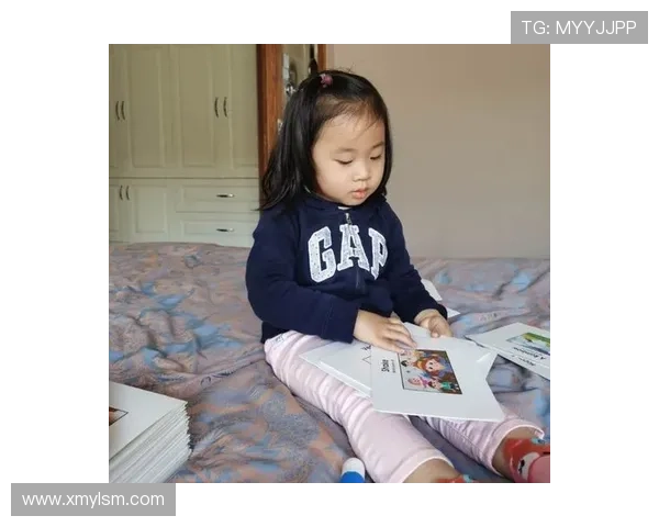 足球明星携子共度亲子时光接受媒体采访分享育儿心得与职业生涯故事