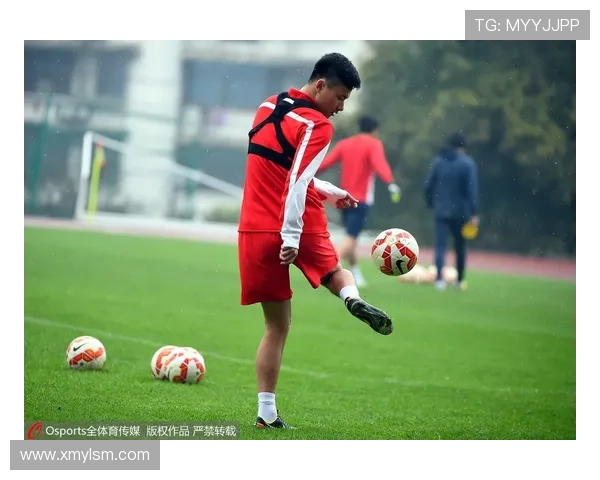 黄敏独家解析足球技巧与战术分享助你提升球技的秘诀